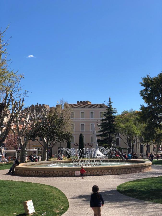 Le Panoramique Salonais Apartment ภายนอก รูปภาพ